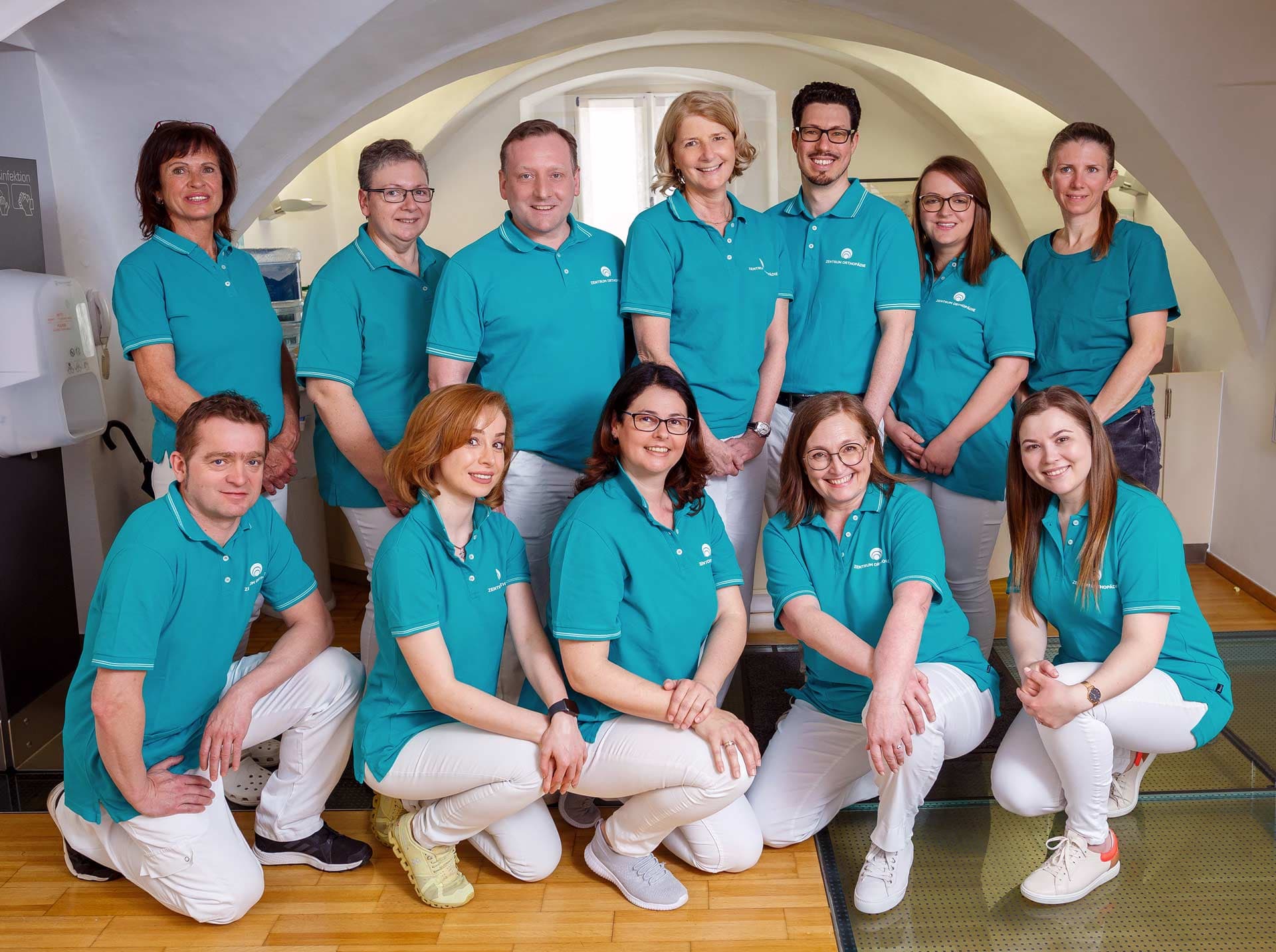 LERNEN SIE UNSER TEAM KENNEN - Zentrum Orthopädie